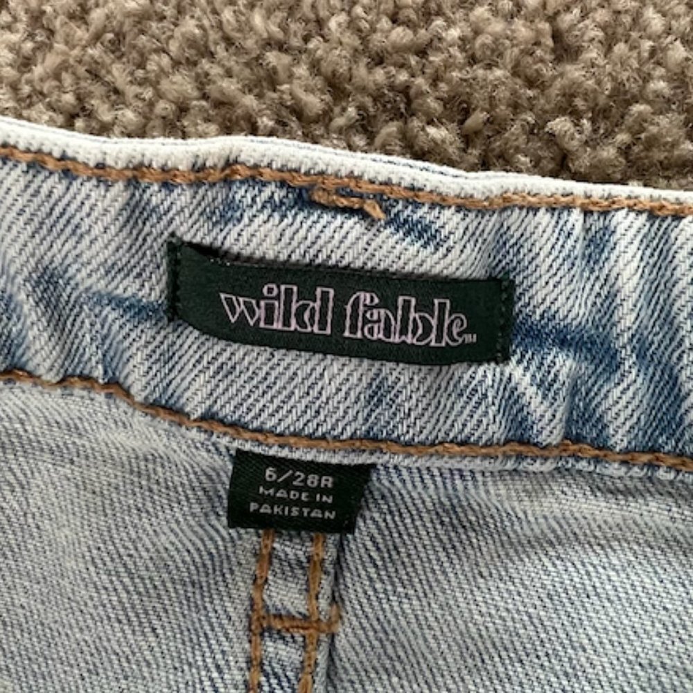 light wash jean shorts - Picture 2 of 5